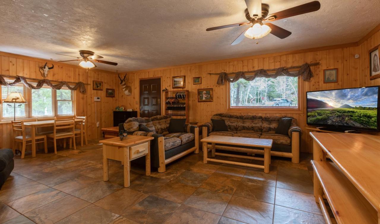 Remington Reload By Kabino Hot Tub Firepit Roku Big Yard Driveway Grill Wifi Trails Island Park Exteriör bild
